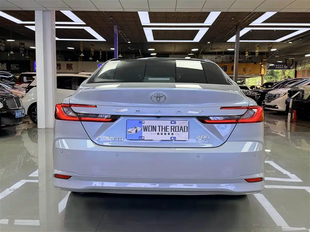 Toyota Camry 2024 Hybrid 2.0HG Premium Edition фото 6