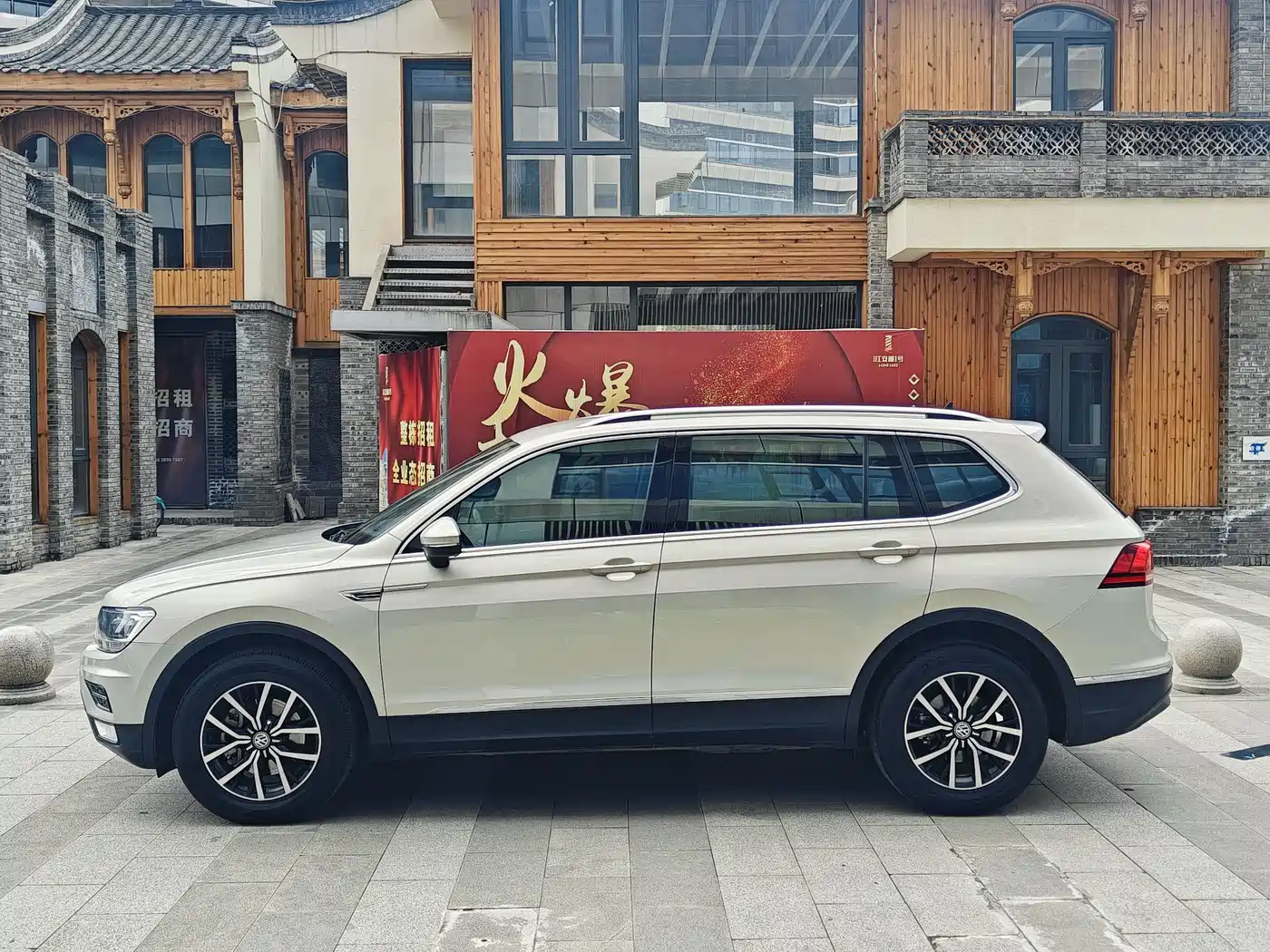 Volkswagen Tiguan L 2017 330TSI Automatic 2WD Comfort Edition фото 3