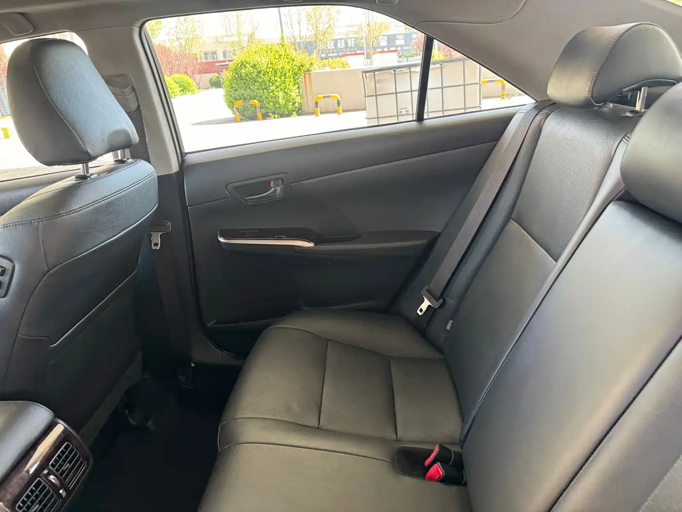 Toyota Camry 2016 2.0G 10th Anniversary Leading Edition фото 15