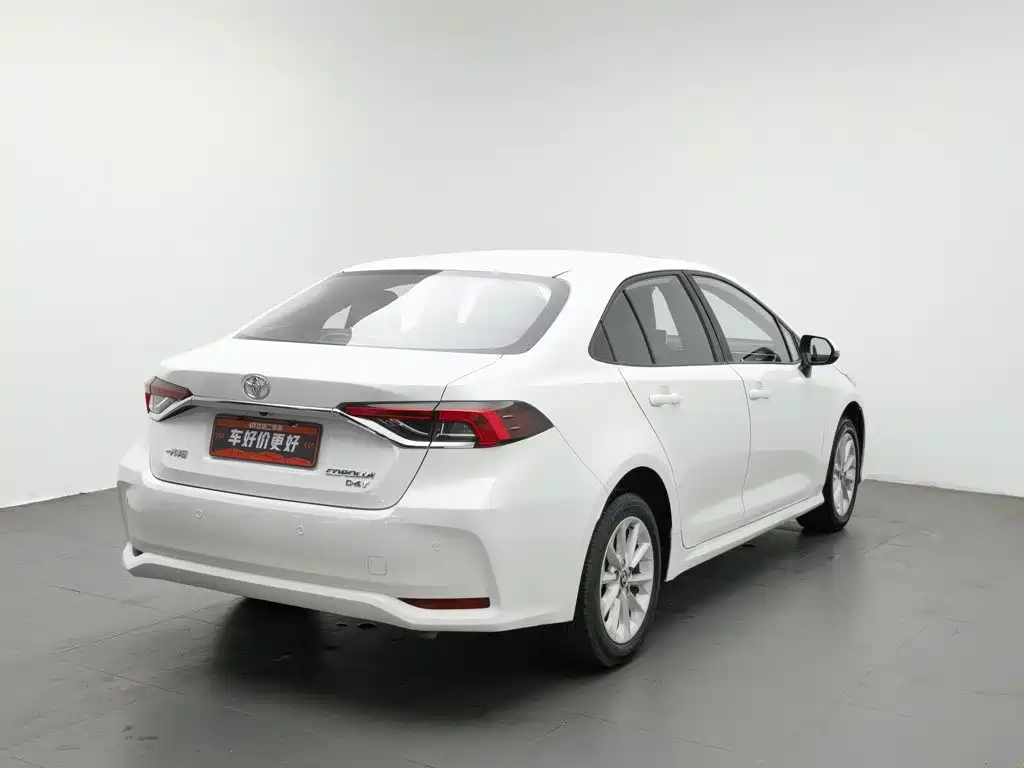 Фото 2 - Toyota Corolla