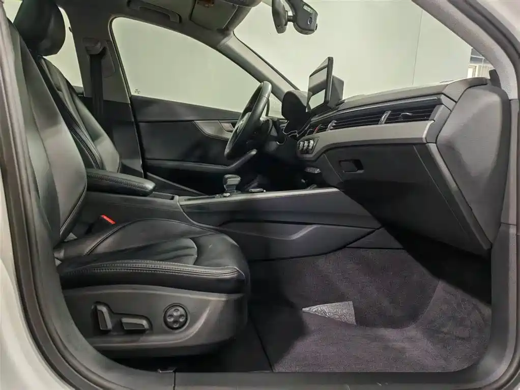 Фото 7 - Audi A4L