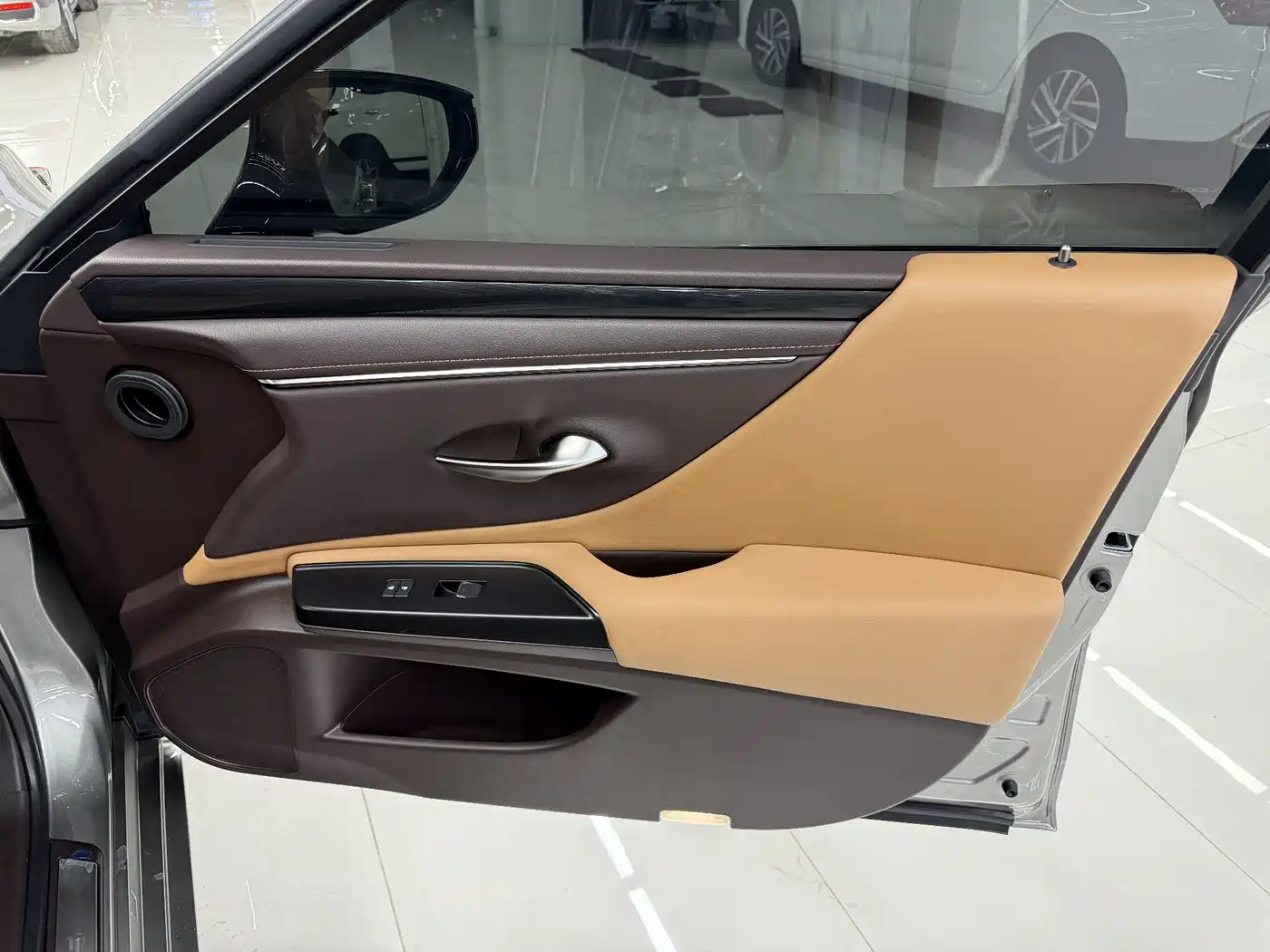 Lexus ES 2020 200 Excellence фото 6