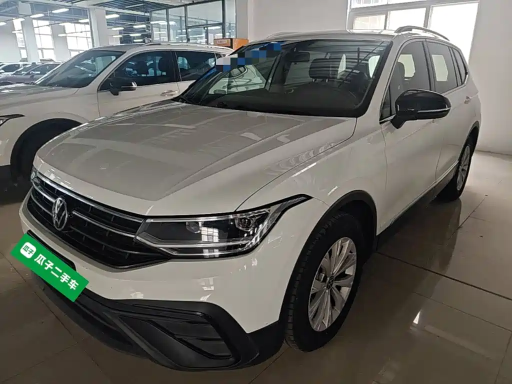 Photo 1 - Volkswagen Tiguan L