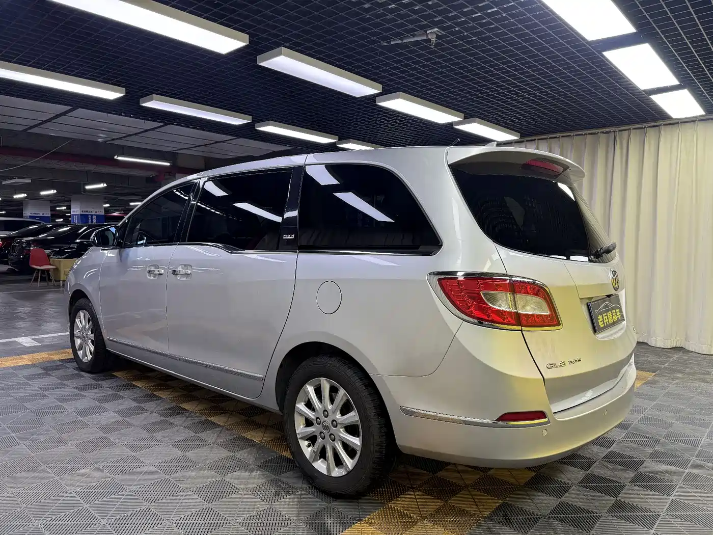 Buick GL8 2011 3.0L GT Luxury Business Elegance Edition фото 8