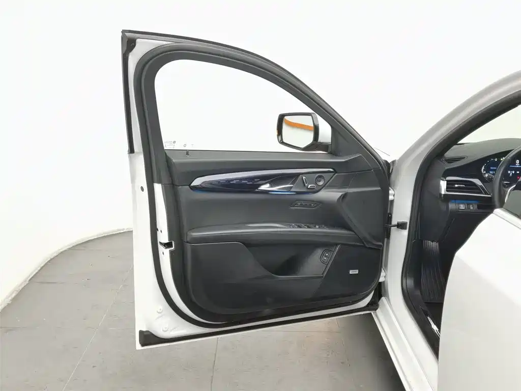 CADILLAC CT6 PLUG IN