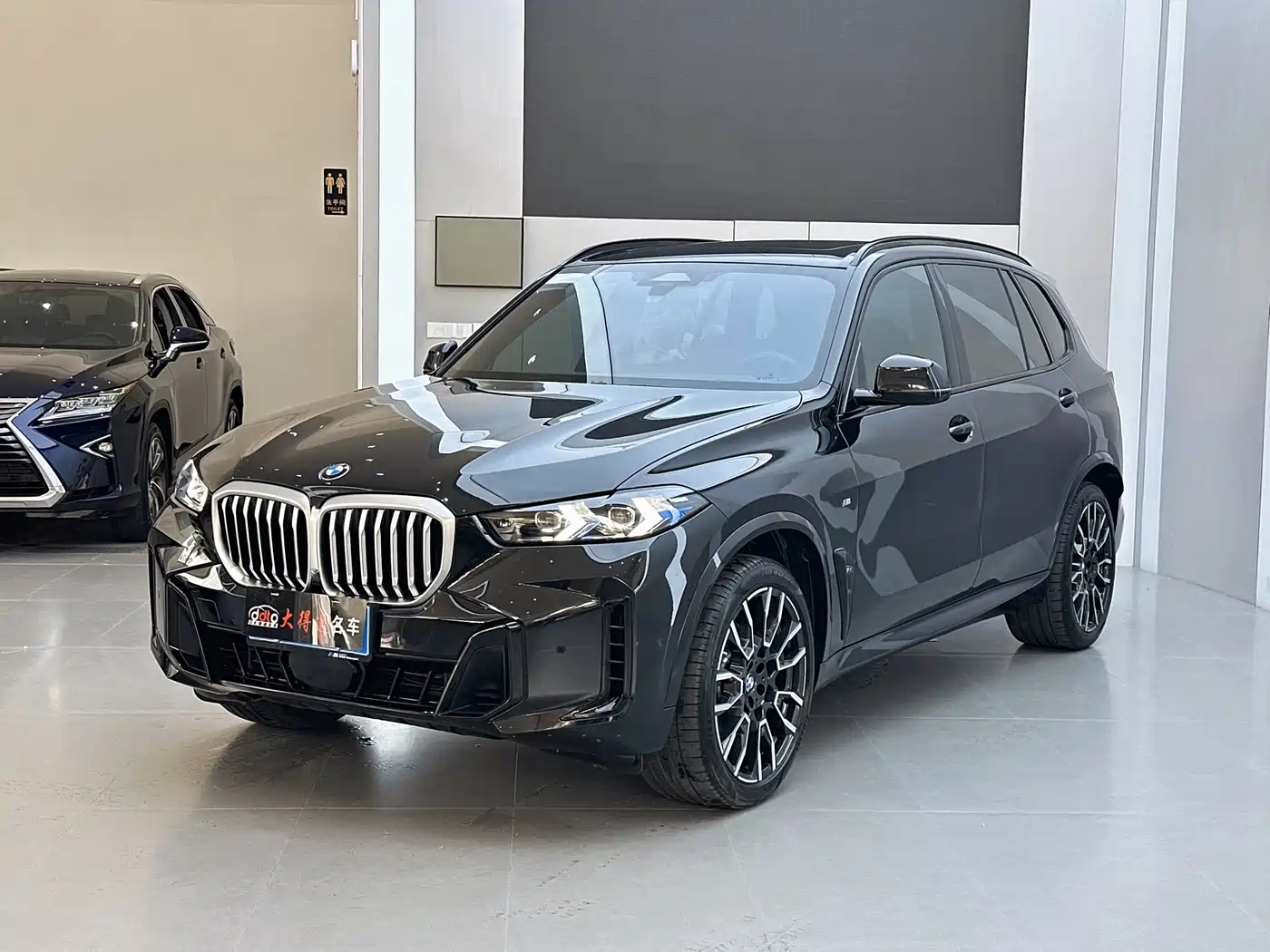 BMW X5 2023 xDrive 40Li M Sport Black Night Package
