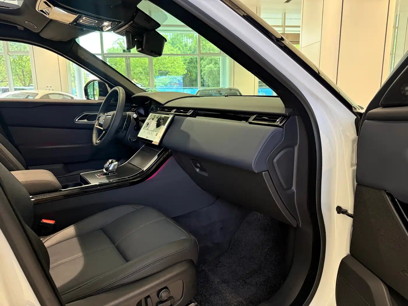 Land Rover Range Rover Velar 2024 Dynamic SE фото 11