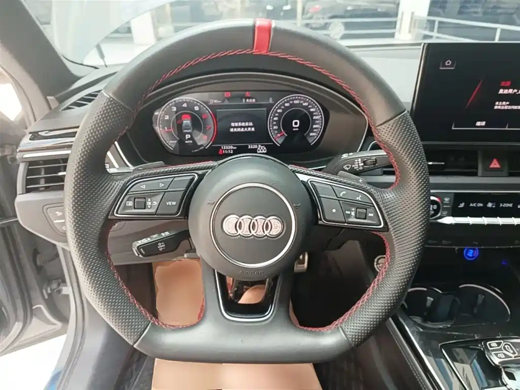 Audi A4L 2025 2 Million Celebration Edition 40 TFSI Luxury Dynamic фото 11