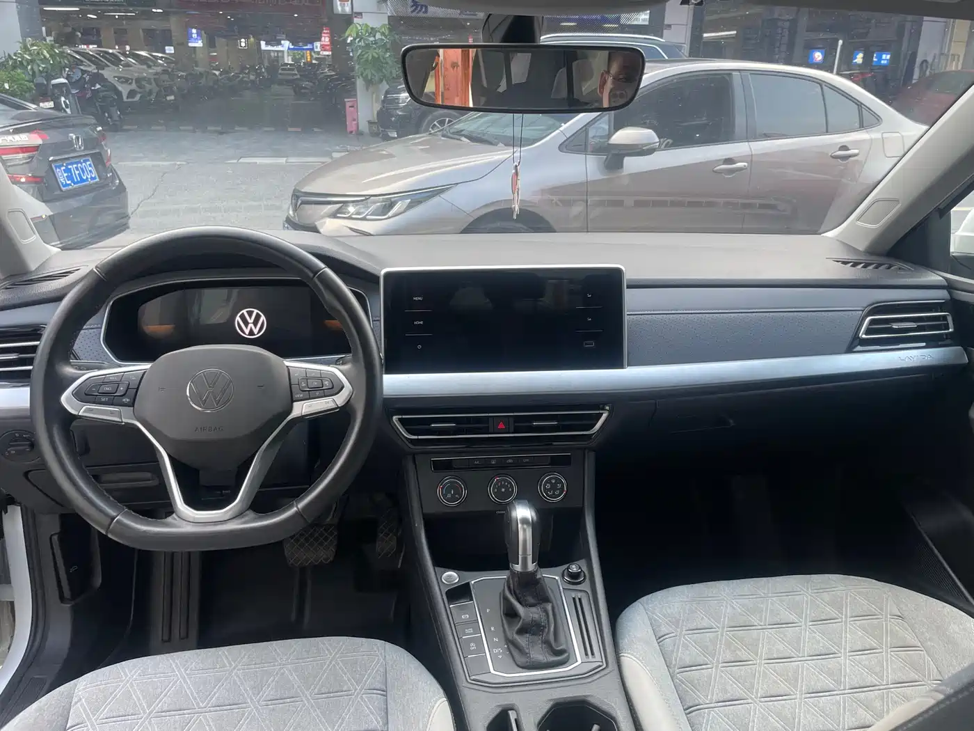 Volkswagen Lavida 2023 1.5L Auto Delight Edition фото 4