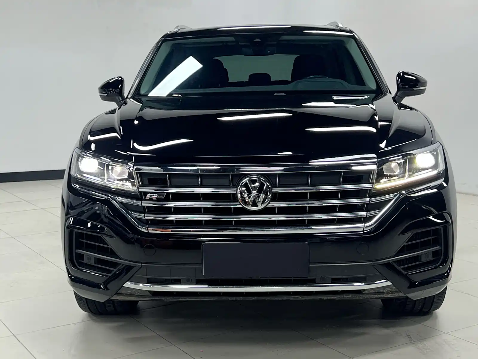 Фото 2 - Volkswagen Touareg