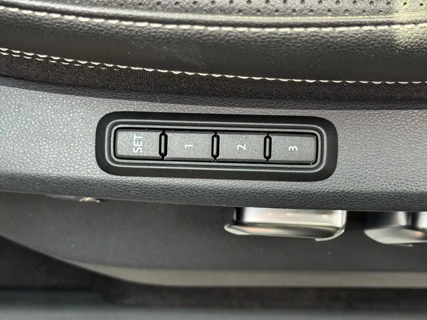 Volkswagen Talagon 2022 380TSI 4WD Luxury Premium Pro Edition 7-Seater фото 17