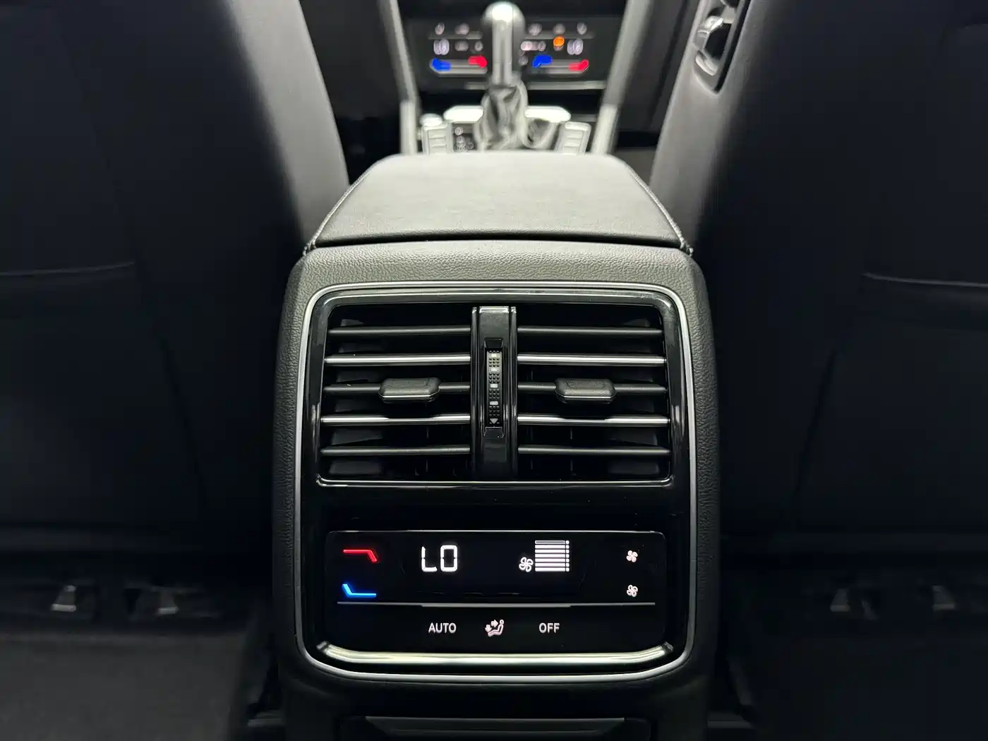 Volkswagen Magotan 2023 2 Million Units Anniversary Edition 330TSI DSG Leading Type фото 13