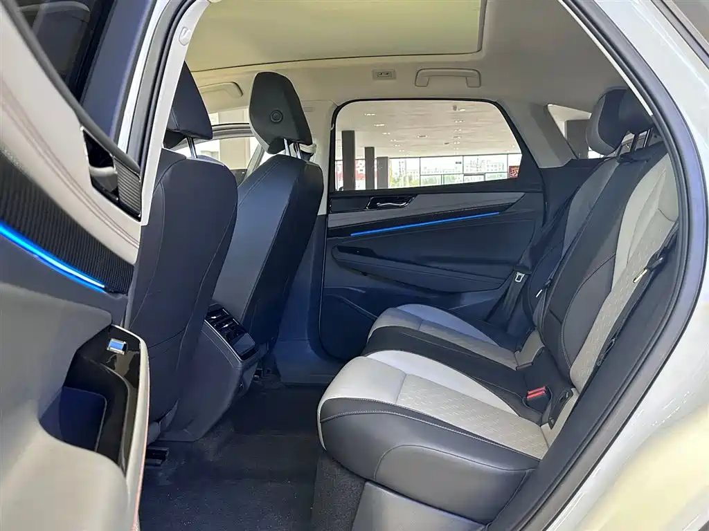 VOLKSWAGEN ID.7 VIZZION