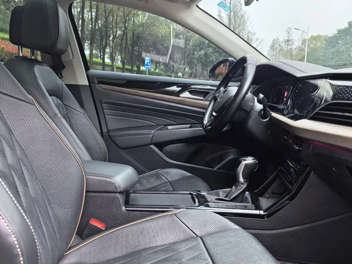 Volkswagen Passat 2021 Model 330TSI Luxury Edition фото 13