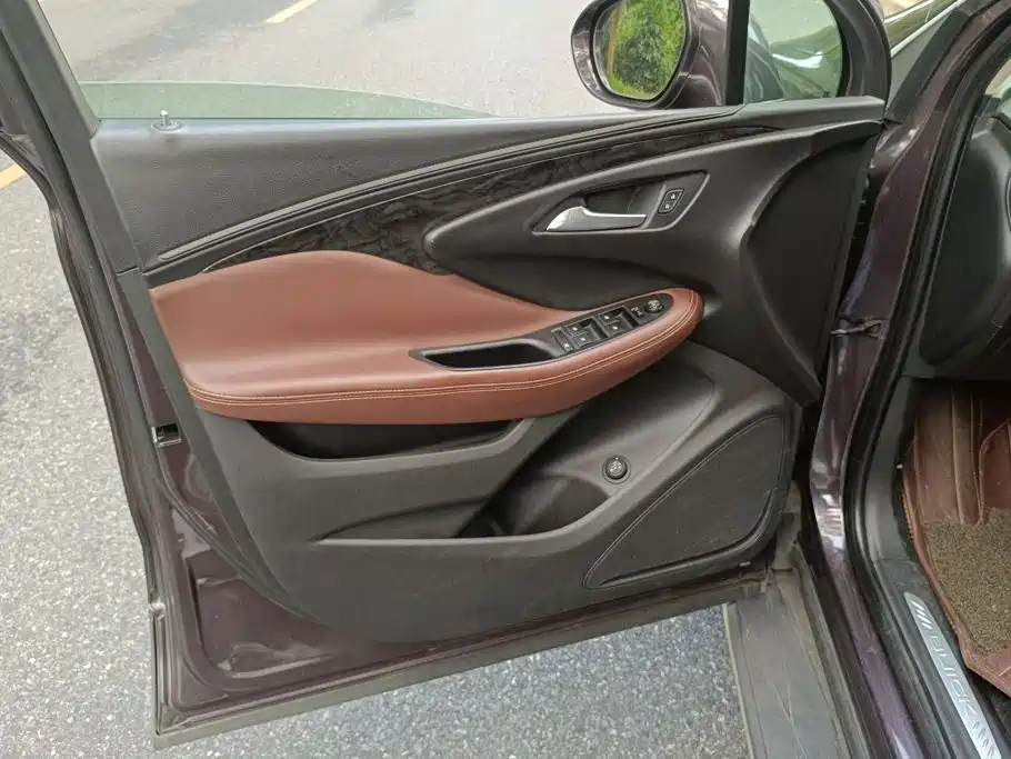 Photo 7 - Buick Envision Plus