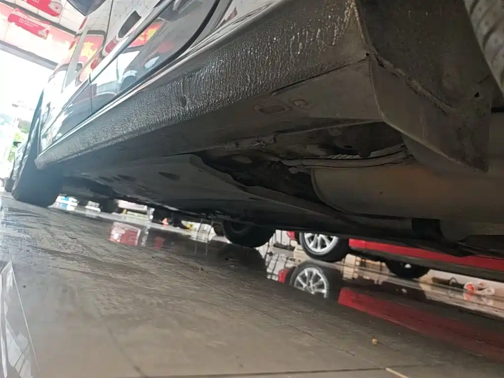 Volkswagen Passat 2015 1.8TSI DSG Honor Edition фото 22
