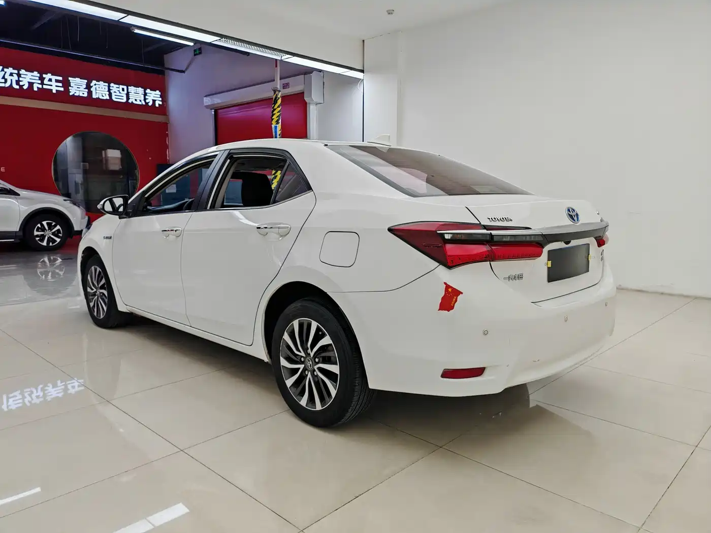 Toyota Corolla 2017 Facelift Hybrid 1.8L E-CVT Leading Edition фото 6