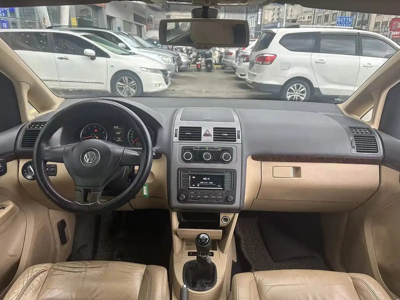 Photo 6 - Volkswagen Touran