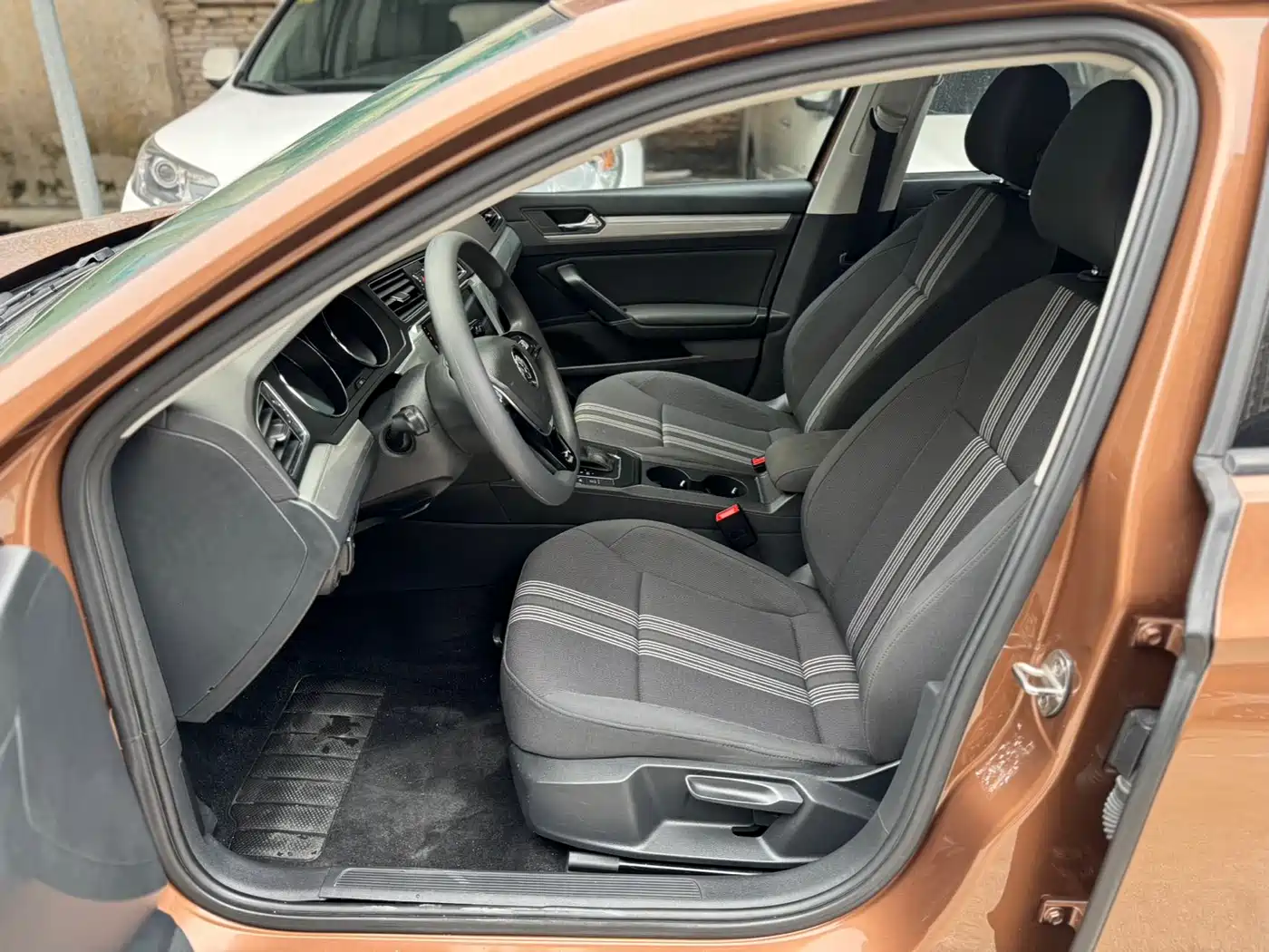 Volkswagen Lamando 2017 230TSI DSG Trend Edition фото 3