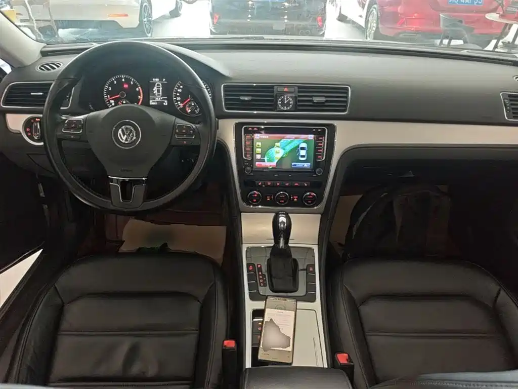 Volkswagen Passat 2015 1.8TSI DSG Honor Edition фото 10
