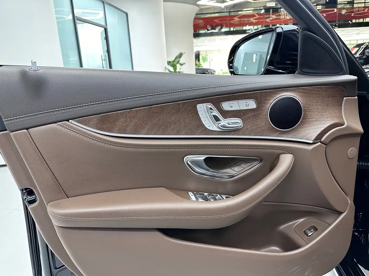 Mercedes-Benz E-Class 2022 E 300 L Fashion фото 5