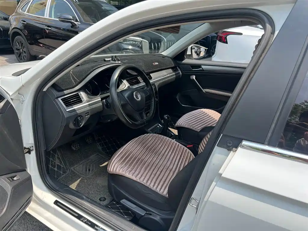 Volkswagen Bora 2018 1.5L Manual Fashion фото 9