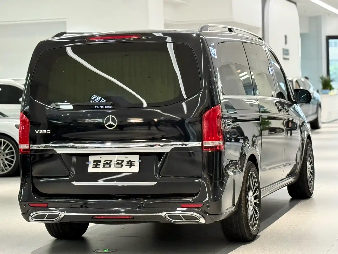 Mercedes-Benz V-Class 2016 V 260 Premium Edition фото 18