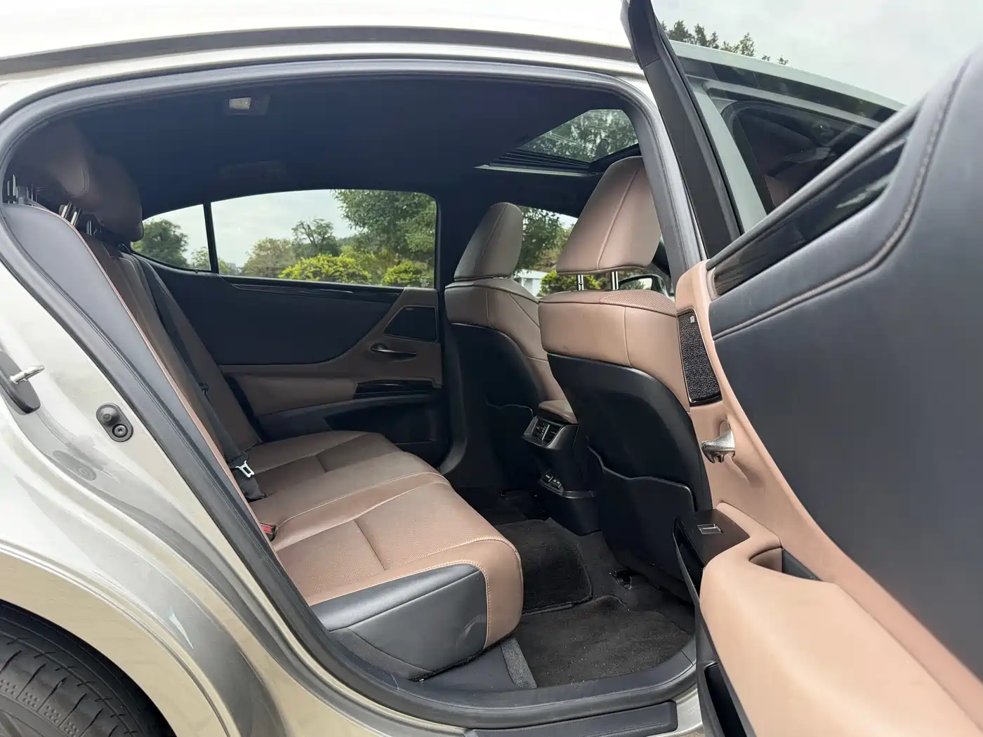 Lexus ES 2022 200 Excellence Edition фото 7