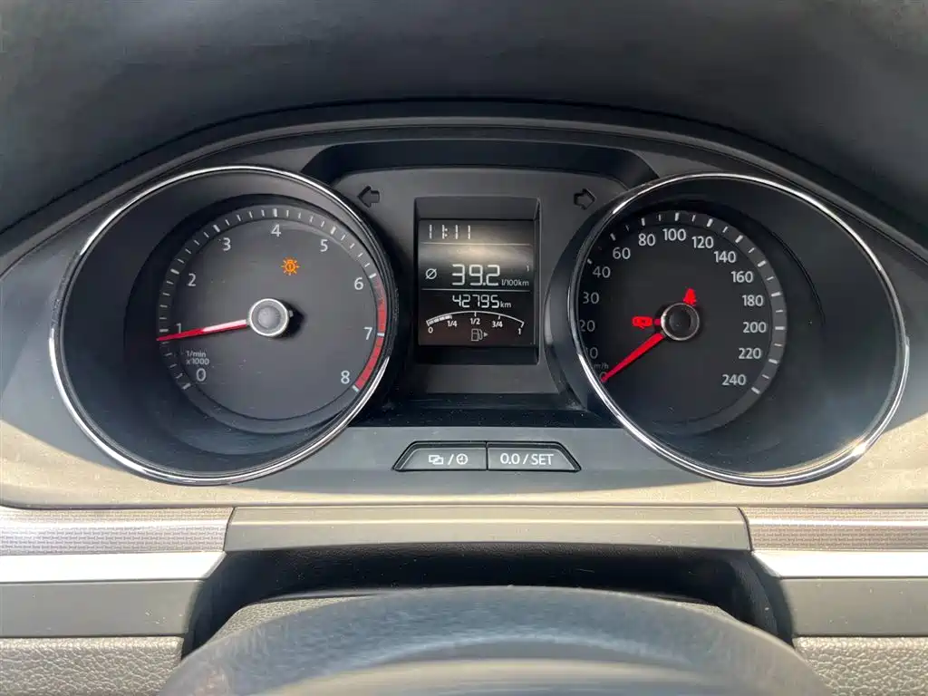 Volkswagen Bora 2018 1.5L Manual Fashion фото 8