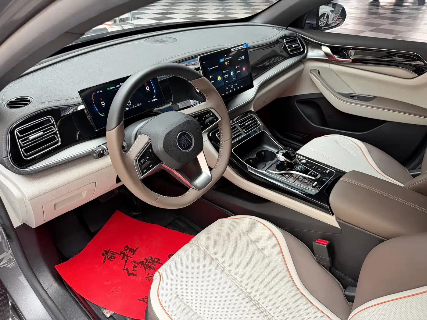 BYD Qin PLUS 2024 Glory Edition DM-i 120KM Leading фото 4
