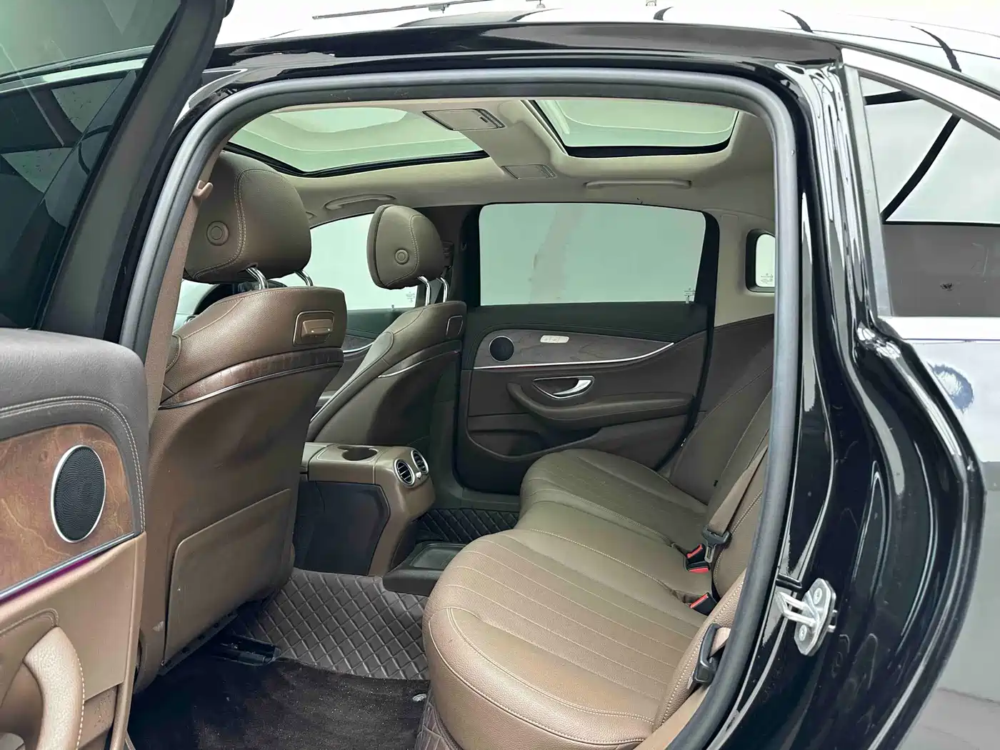 Mercedes-Benz E-Class New Energy 2020 E 300 e L фото 12