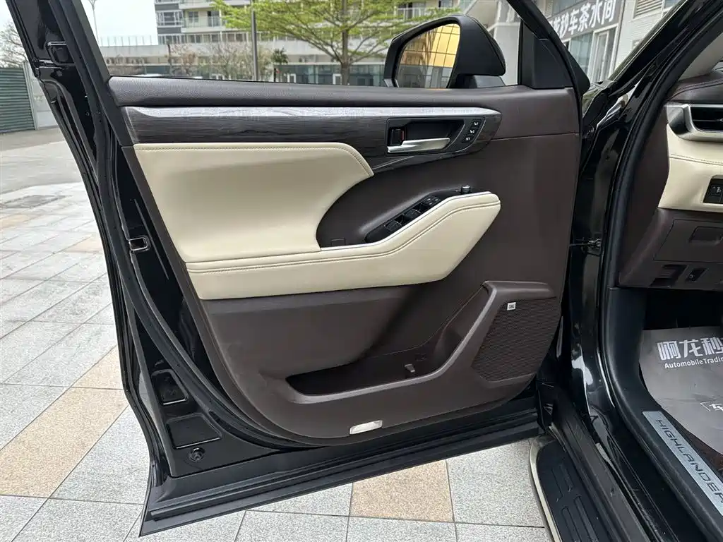 Toyota Highlander 2022 Dual Engine 2.5L 4WD Supreme Edition 7-Seater фото 22