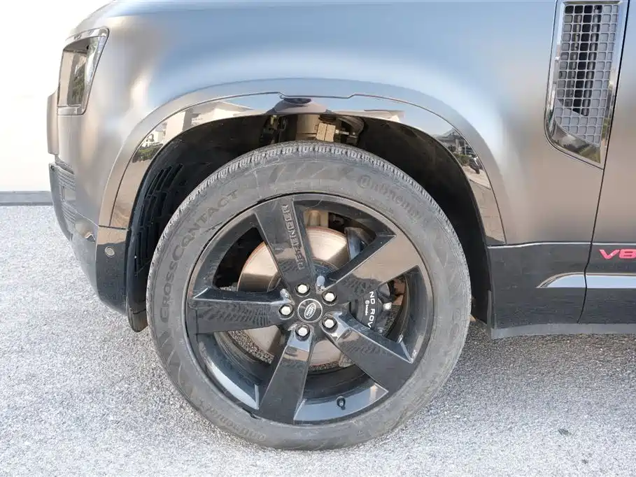 Land Rover Defender 2024 110 5.0T V8 фото 13