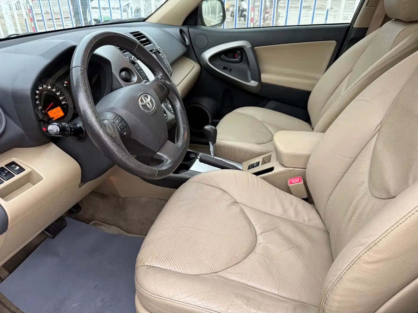 Toyota RAV4 Rongfang 2013 Special Edition 2.0L Auto Elite фото 6