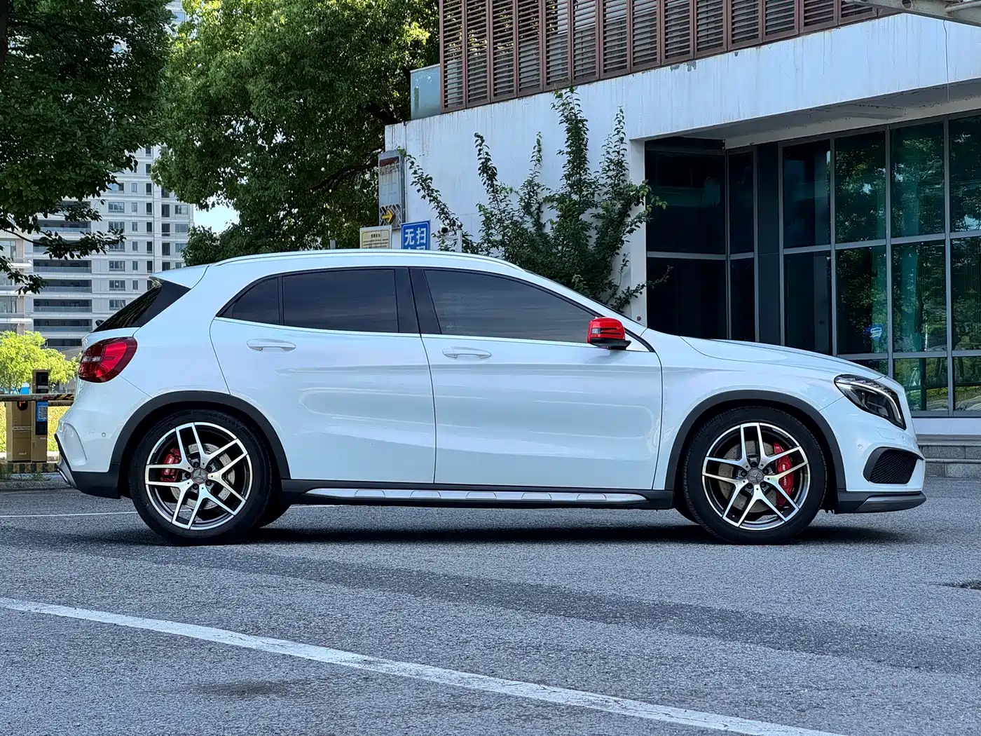 Mercedes-Benz GLA AMG 2016 AMG GLA 45 4MATIC фото 8