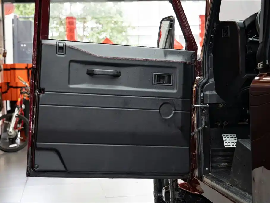 Land Rover Defender фото 15