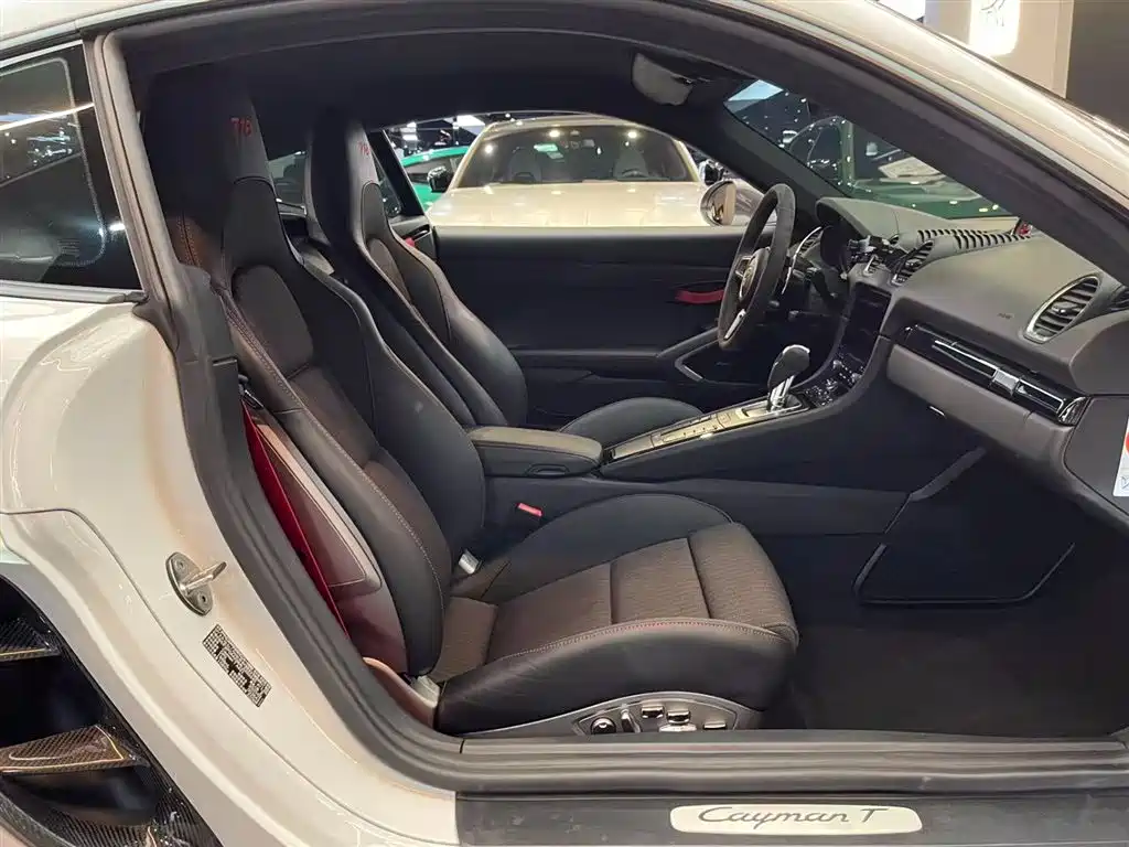 Porsche 718 2019 Cayman T 2.0T фото 12