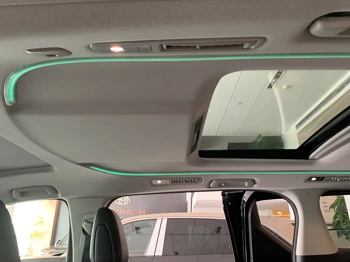 Photo 17 - Toyota Alphard