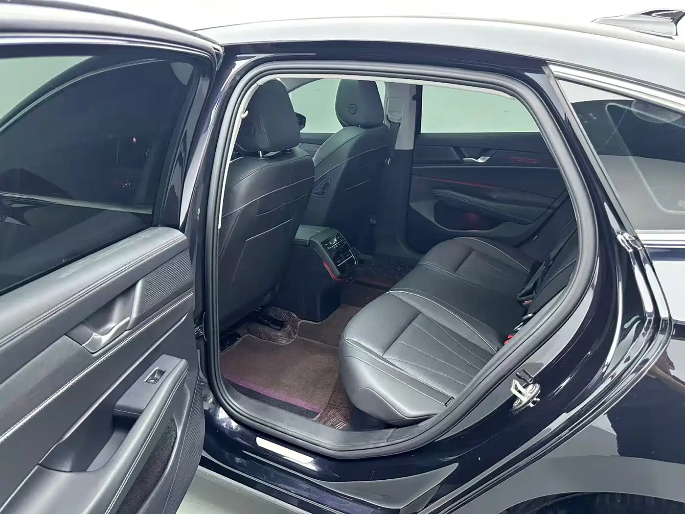 Photo 6 - Volkswagen Passat