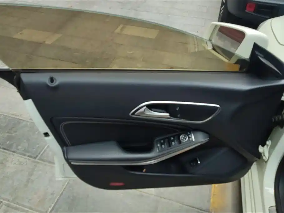 Mercedes-Benz CLA (Import) 2016 Facelift CLA 200 Style фото 7