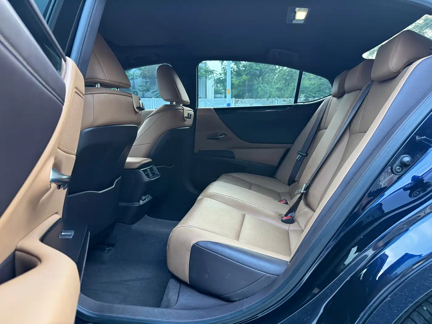 Lexus ES 2021 200 Excellence Edition фото 10