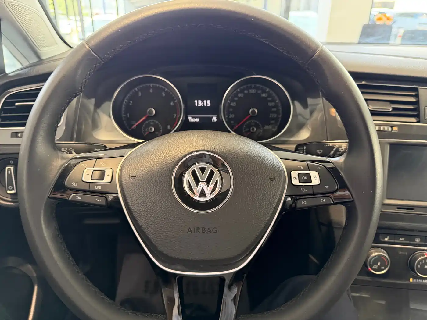 Volkswagen Golf 2017 230TSI Auto Luxury Millionth Anniversary Edition фото 12