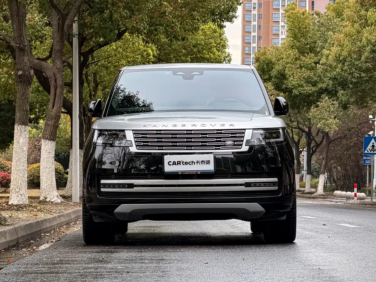 Land Rover Range Rover 2024 3.0 L6 400PS Genesis Extended фото 2