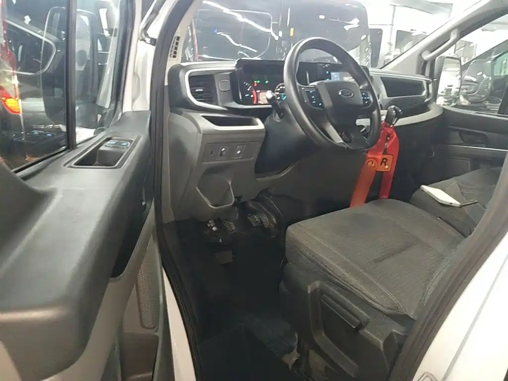 Ford Transit 2024 2023 Model 2.0T Diesel Manual Multi-Purpose Commercial Vehicle Short Wheelbase Low Roof 5/6-Seater