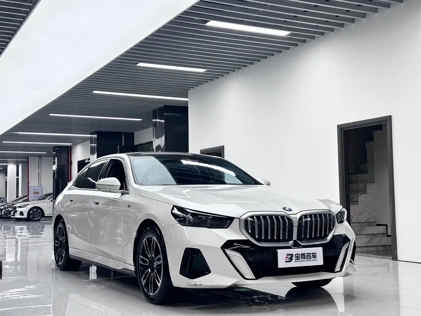 BMW 5 Series 2024 530Li Leading M Sport Package фото 3