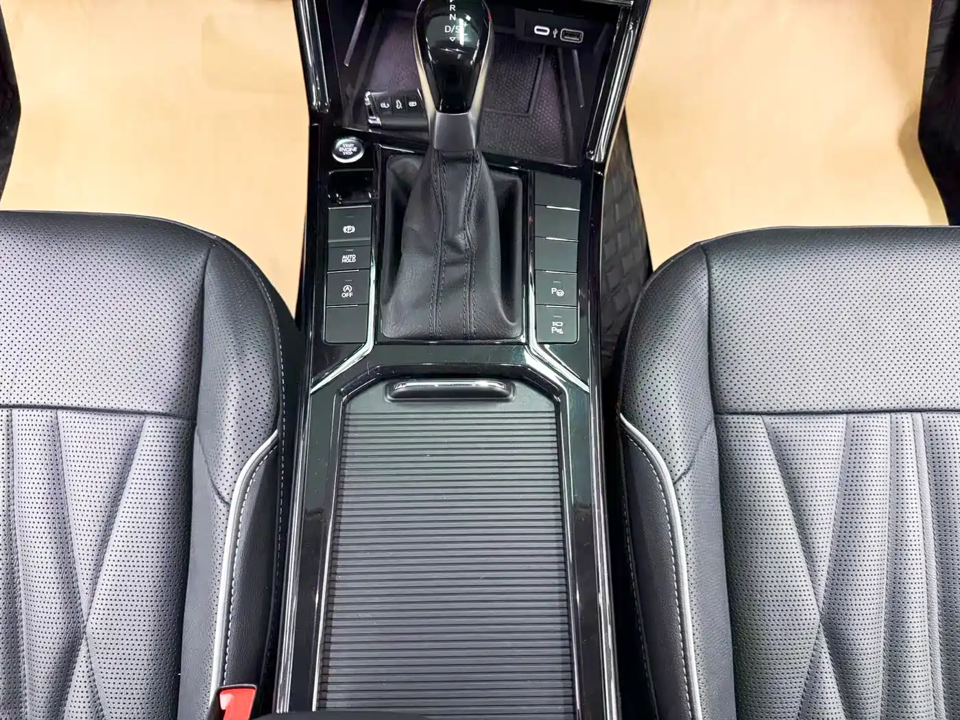 Volkswagen Passat 2023 Facelift 330TSI Starlight Luxury Edition фото 18