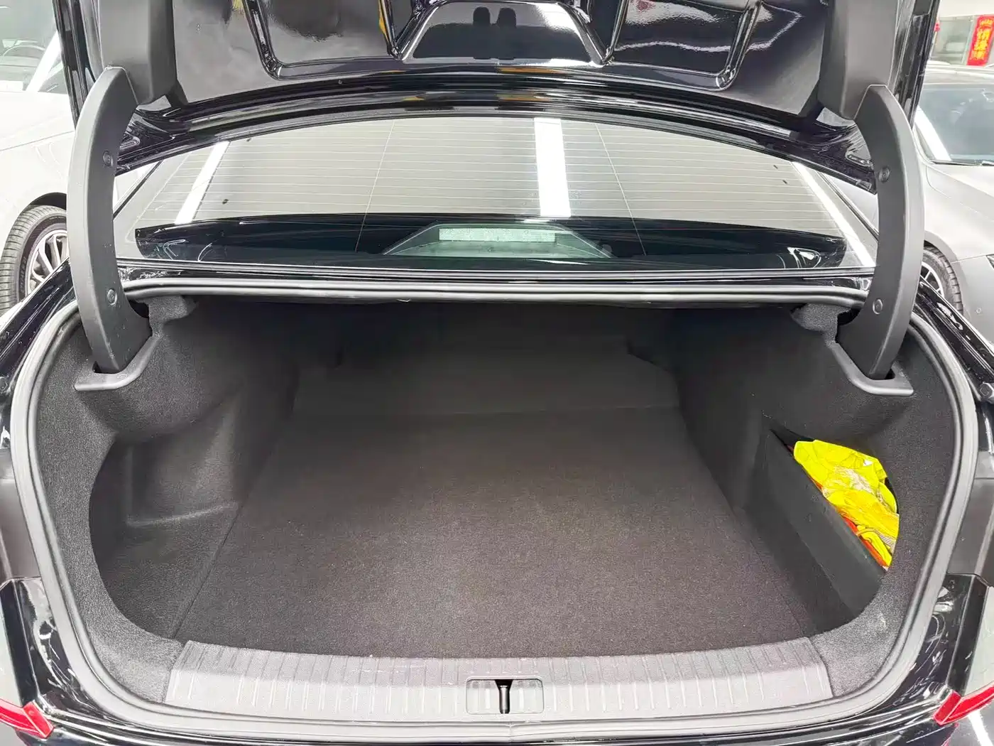 Volkswagen Passat 2023 Facelift 330TSI Starlight Luxury Edition фото 21