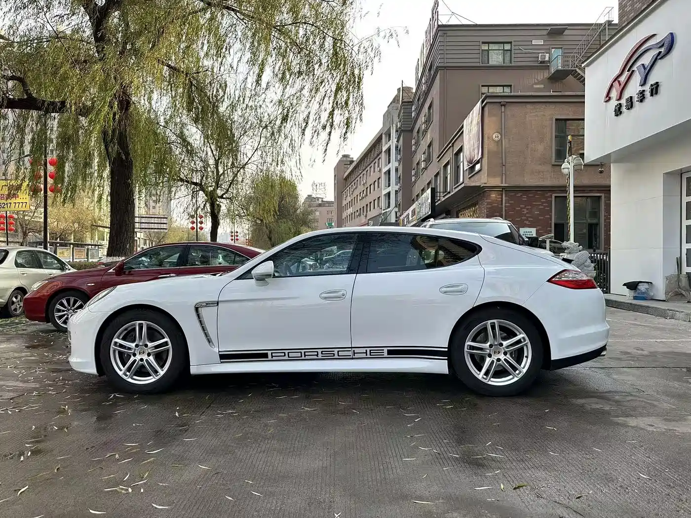 Porsche Panamera 2013 Panamera 4 Platinum Edition 3.6L фото 3