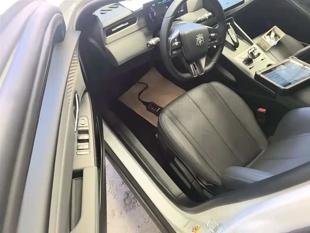 BYD Qin PLUS 2025 DM-i Smart Drive 55KM Leader фото 16