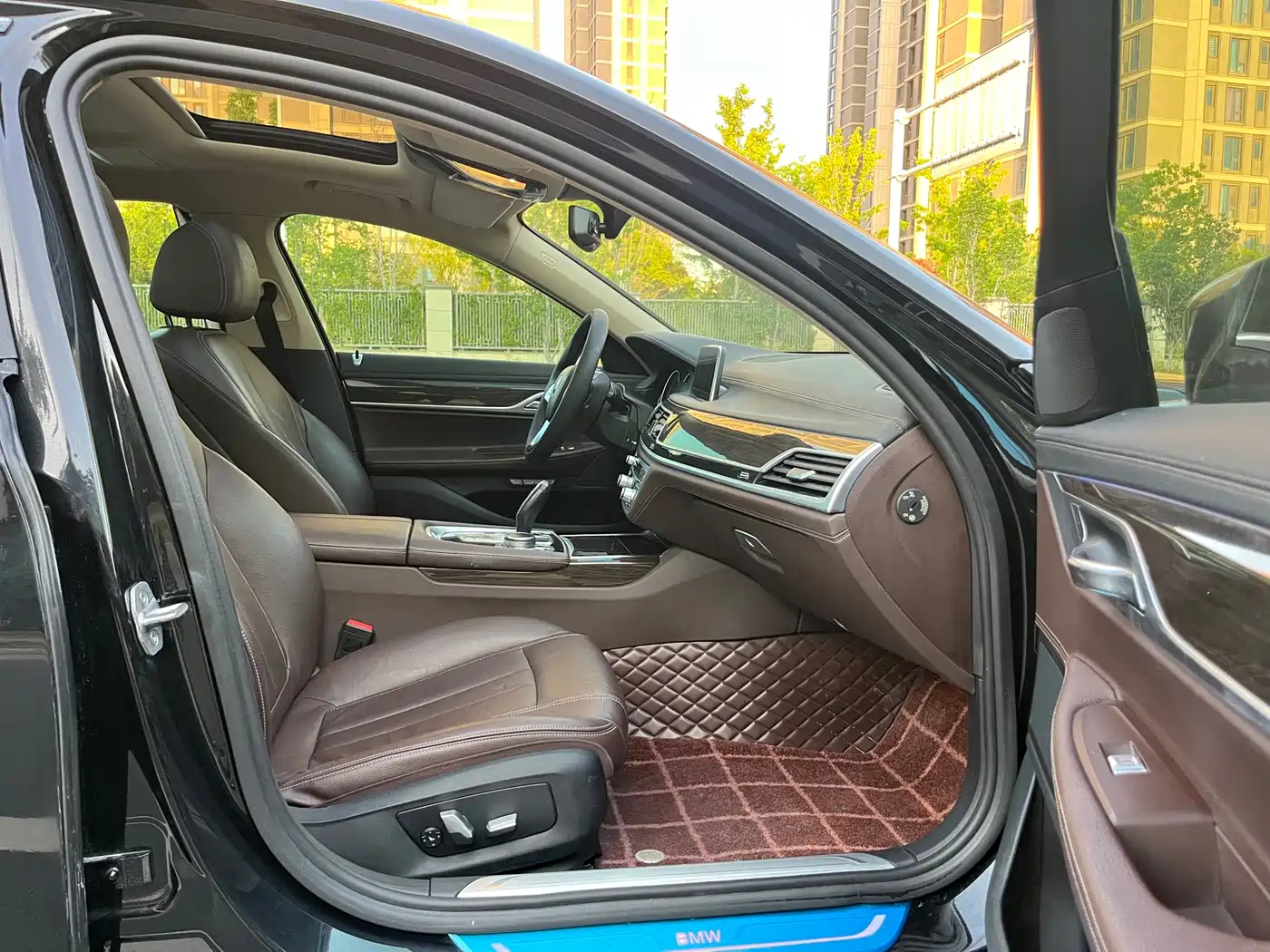 BMW 7 Series 2017 730Li Leading Edition фото 11